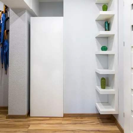 Maya's Flats & Resorts - Podwale Apartment